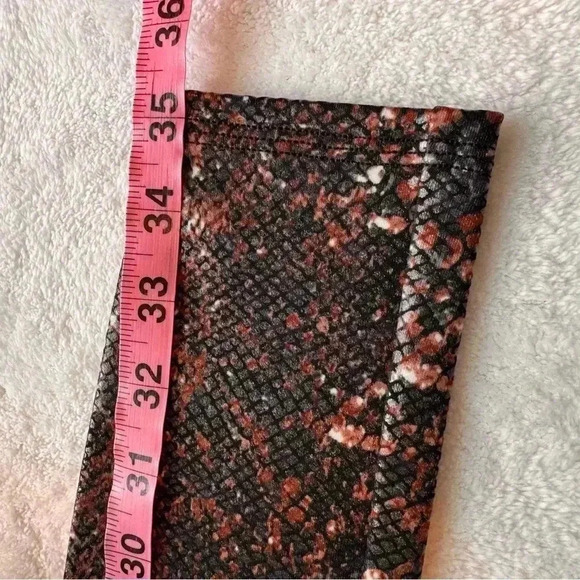 Spanx Faux Leather Snake Shine Leggings size XS - Picture 7 of 10